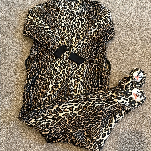 Women’s Leopard Print Onesie Pajamas small - Picture 5 of 6